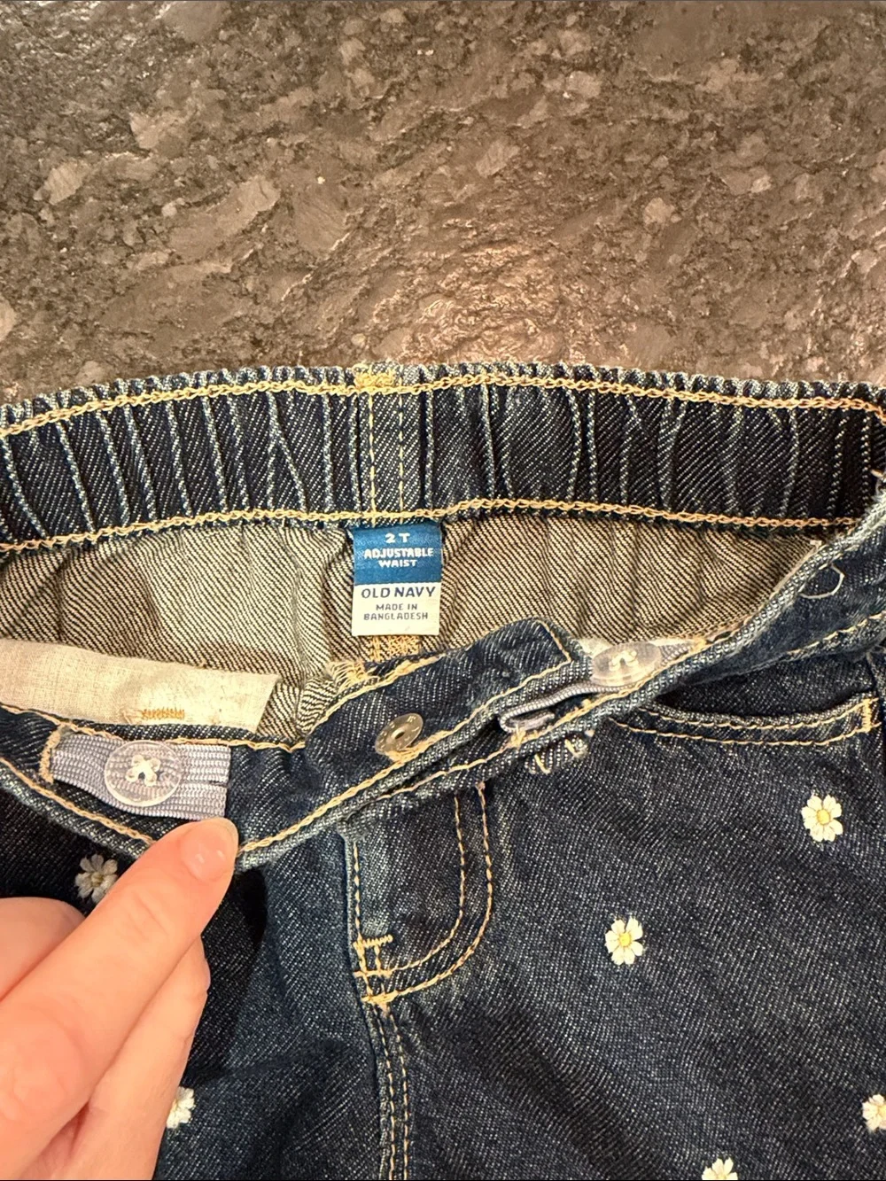 NWOT Toddler Dark Wash Denim Daisy Embroidered Shorts, size 2T